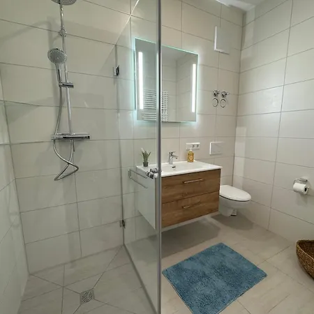 Mainline Retreat Zentral Mit Eigenem Parkplatz אמברג