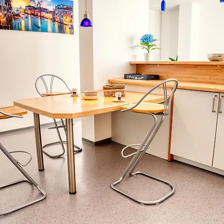 Mainline Retreat Zentral Mit Eigenem Parkplatz דירה *