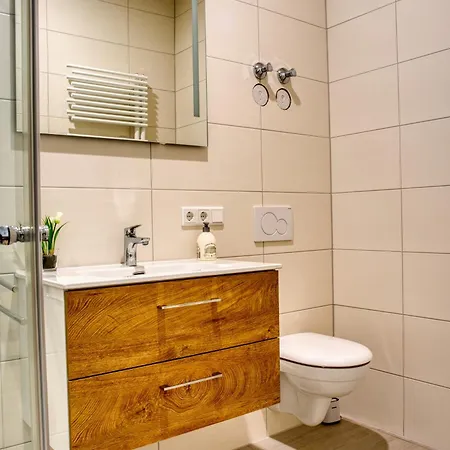 Mainline Retreat Zentral Mit Eigenem Parkplatz * אמברג